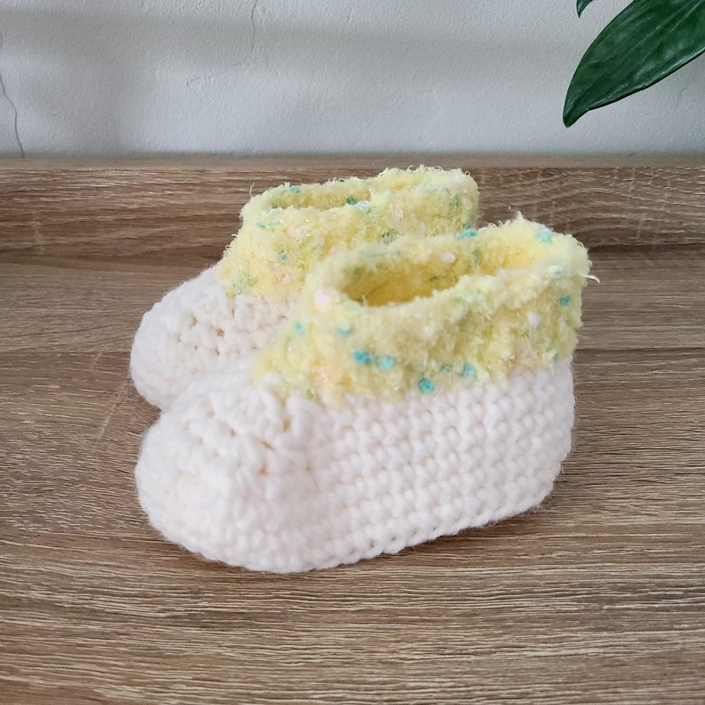 Neutral baby booties, Handmade baby shoes, Baby boots, crochet crib shoes